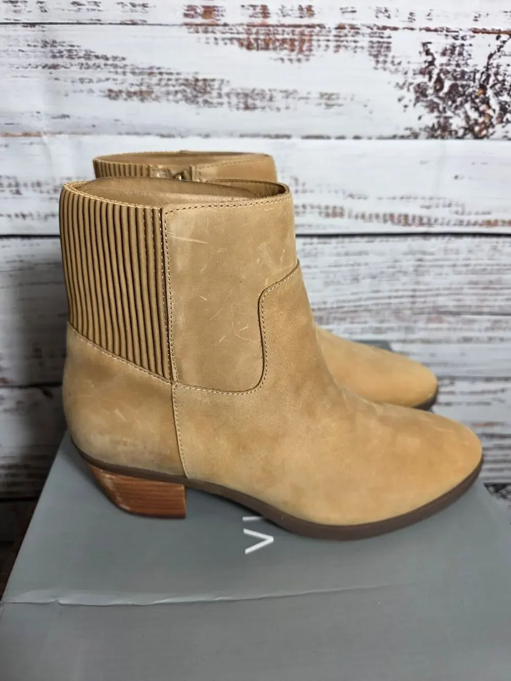 Vionic Shantell Women's Waterproof Ankle Boot Wheat New w/imperfections size 6